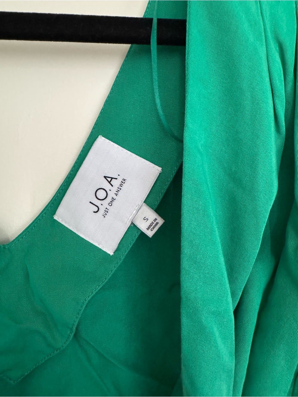 J.O.A. Emerald Green Wrap Tie-Front Crop Top - Picture 3 of 5